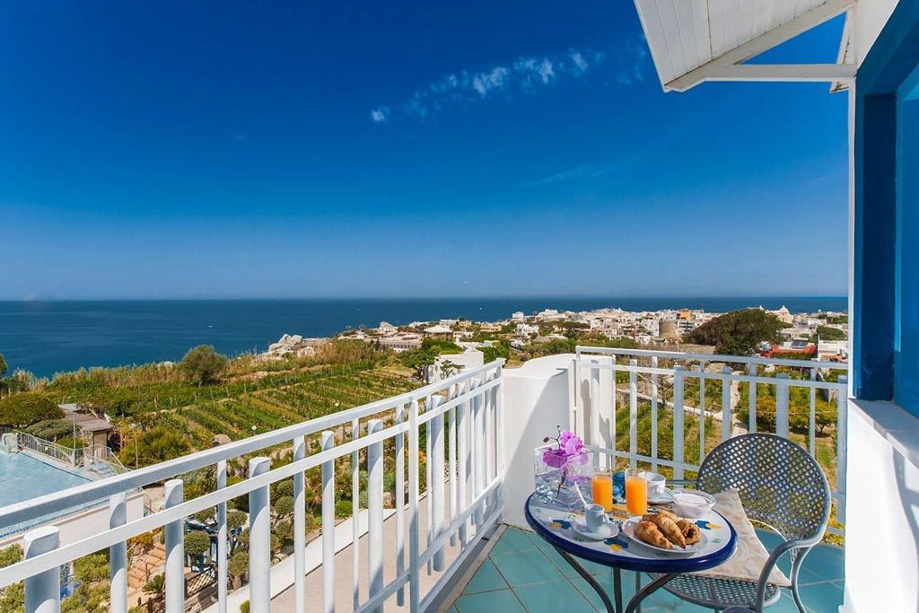 Hotel-Terme-Gattopardo-Forio-Ischia-camera-balcone-vista-mare