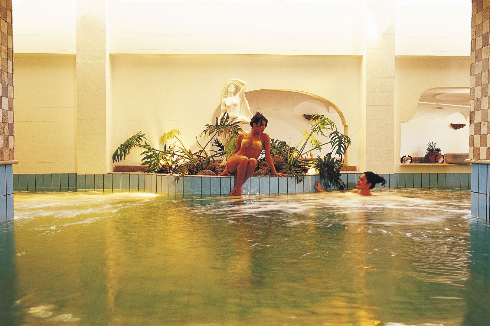 Hotel-Ischia-Grand-Hotel-Terme-di-Augusto-terme-piscina-interna