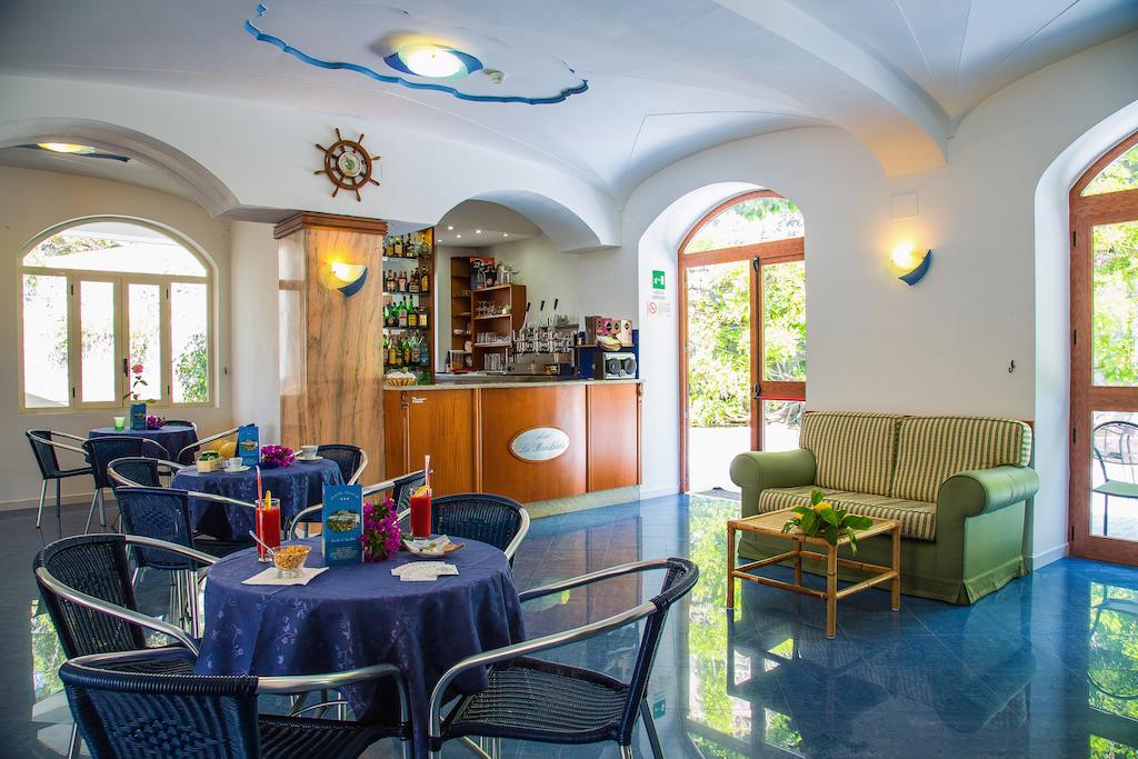 hotel-la-madorla-ischia-maronti-bar