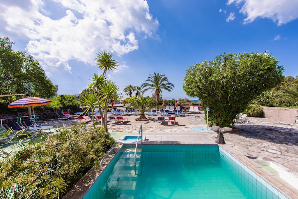 hotel-la-madorla-ischia-maronti-piscina-1