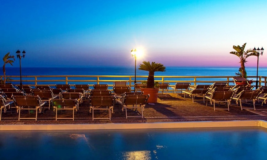 hotel-baia-delle-sirene-forio-piscina
