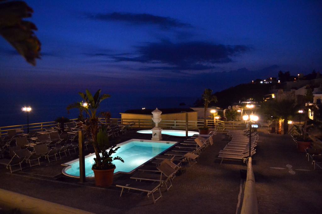 hotel-baia-delle-sirene-forio-piscina2