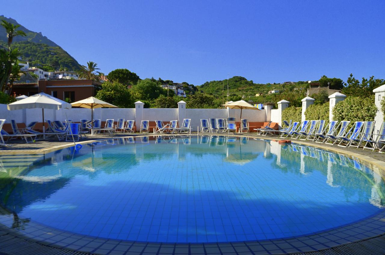hotel-terme-castaldi-forio-piscina-esterna