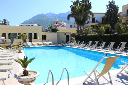 hotel-terme-puntadelsole-ischia-piscina1small